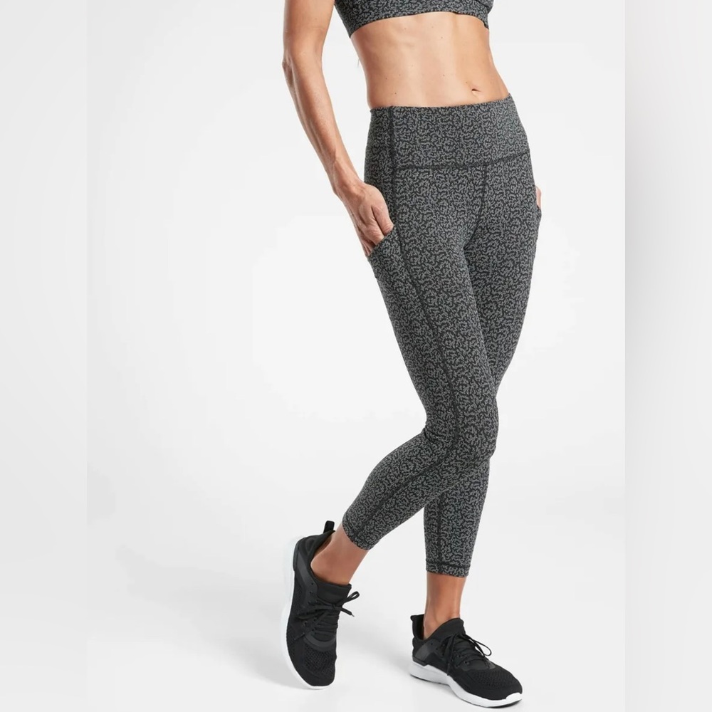 NEW Athleta Ultimate Stash Pocket Textured 7/8 Tight Leggings XS